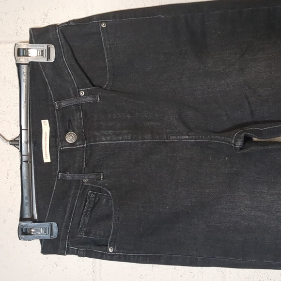 Women's Levi's 724 High Rise Straight Black Denim Jeans Size W29 L32 NWT - Picture 2 of 8